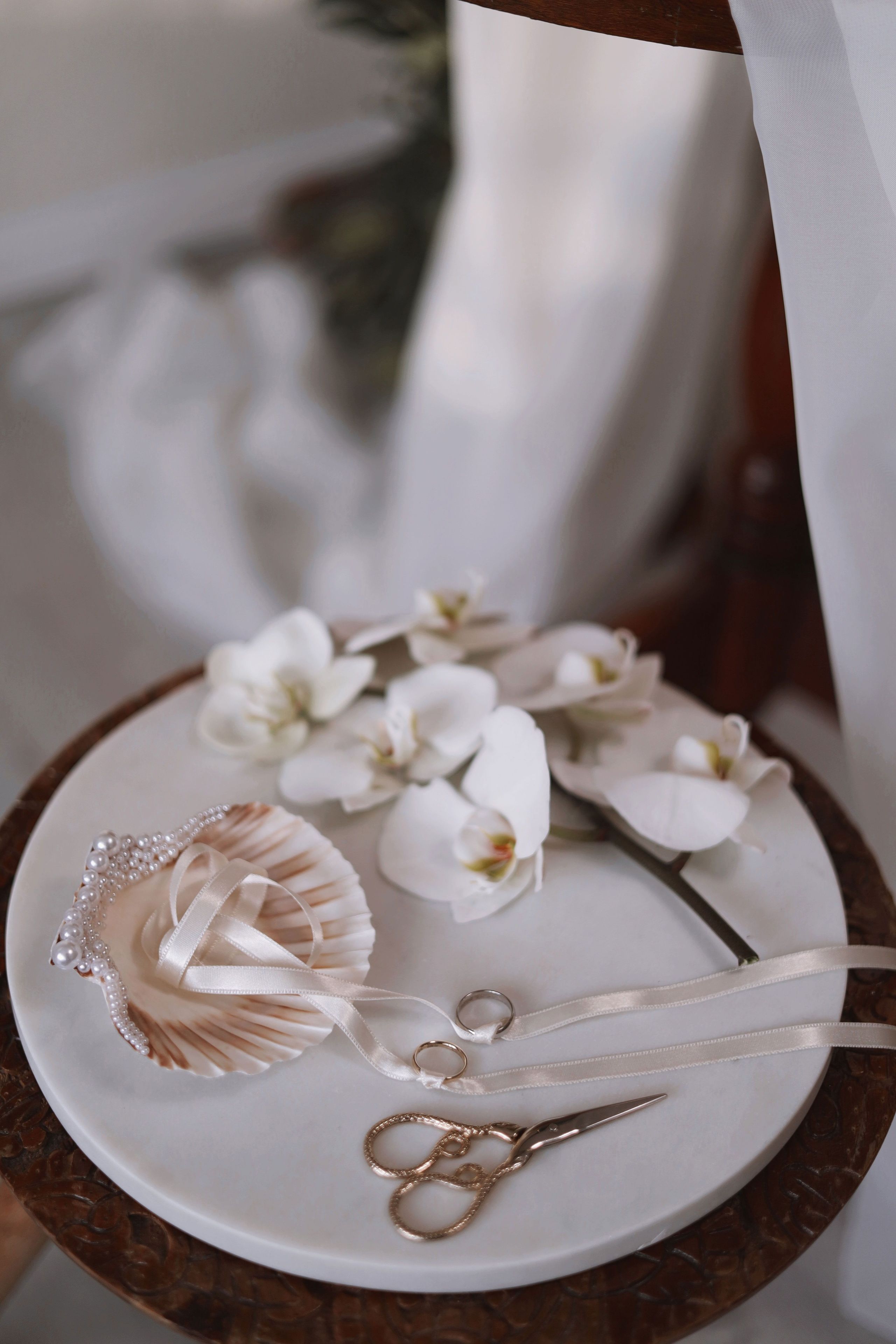 Wedding timeline template preview showing rings and flowers
